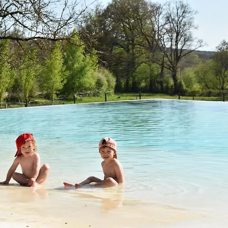 Ecuries De Saint Maurice- De Gondou 拉卡佩勒-马里瓦勒