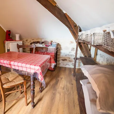 Ecuries De Saint Maurice- De Gondou Bed & Breakfast