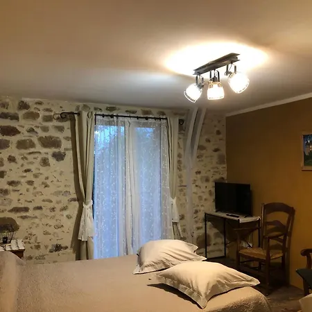 Ecuries De Saint Maurice- De Gondou Bed & Breakfast