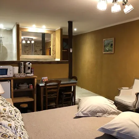 Ecuries De Saint Maurice- De Gondou 住宿加早餐酒店 拉卡佩勒-马里瓦勒