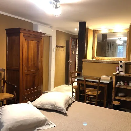 Ecuries De Saint Maurice- De Gondou 住宿加早餐酒店