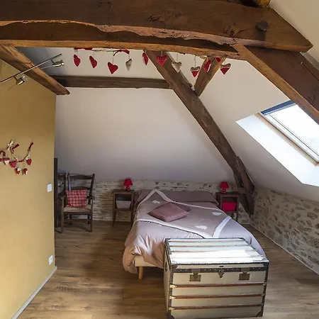 Ecuries De Saint Maurice- De Gondou Bed & Breakfast