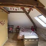Ecuries De Saint Maurice- De Gondou Bed & Breakfast
