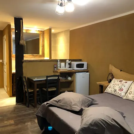 Ecuries De Saint Maurice- De Gondou Oda ve Kahvaltı 4*